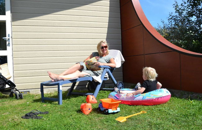 Bungalow in 's-gravenzande With Nautical Charm - Photo 28