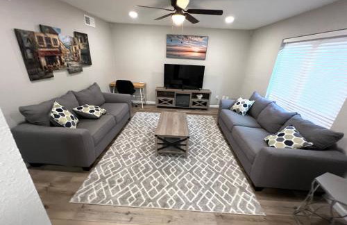 Cheerful 2 bedroom home 20 minutes from downtown - Foto 1