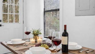 Minutes From UNC - 15 Min to Duke - Private Deck - Foto 2