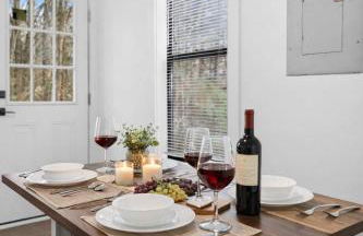 Minutes From UNC - 15 Min to Duke - Private Deck - Foto 2