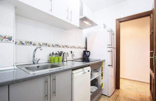 COSY 3 BED APT 200m FROM BEACH WiFi - Photo 14