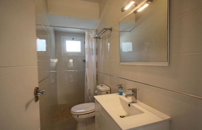 Private Family Retreat With Pool Short Walk to the Sea - Foto 21