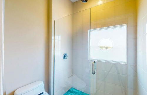 Deck and Private Dock! Winchester Creek Estate - Foto 20