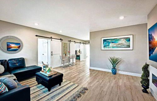 NEW Waterfront Tropic Oasis - Heated Pool, Canal, Dock, Air Hockey - Foto 10