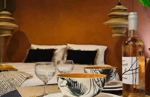 Le Jacaranda - Suite africaine - Sauna & Netflix - Foto 9