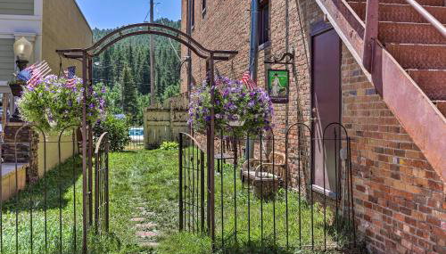 Shop, Hike and Explore! Historic Dtwn Custer Apt - Foto 2