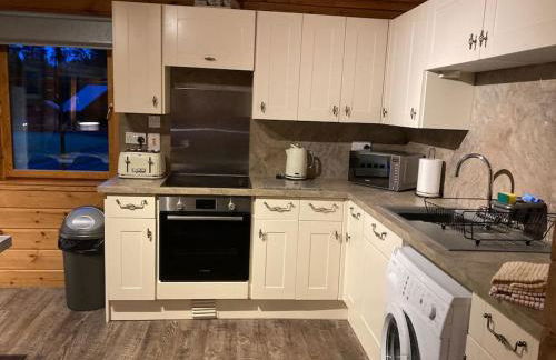 Red Squirrel log cabin with hot tub - Foto 9