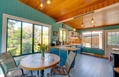 2 Mi to Riverwalk Palmetto Gem with Fire Pit and BBQ - Photo 2