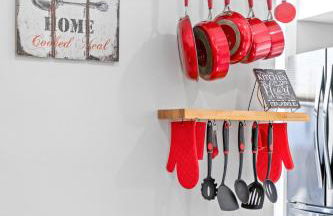 Luxe Suite with Pool Table, King Bed, 3 TVs, & Free Parking - Foto 8