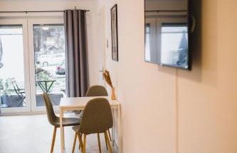 HUGOS Studio Apartment - Photo 12