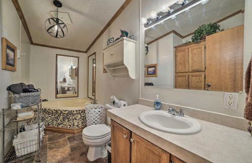 Cozy Hale Home Between Long and Loon Lakes! - Foto 9