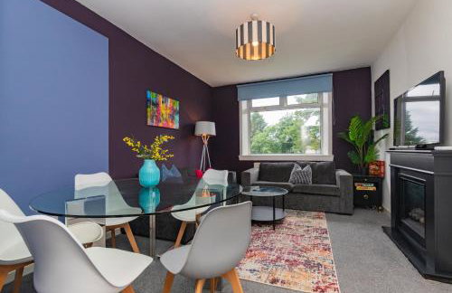 Modern And Vibrantly Designed Apartment - Foto 6