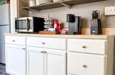 Spacious 3 Bedroom Sleeps 12 with 7 Beds plus Parking - Foto 4