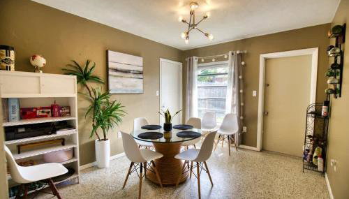 Retro-Inspired Stay BBQ Patio Close to Downtown - Foto 2