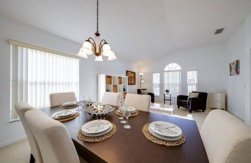 630- 3 Bedroom South facing Home with Pool Drenched in Florida Sunshine Perfect for Families - Foto 37