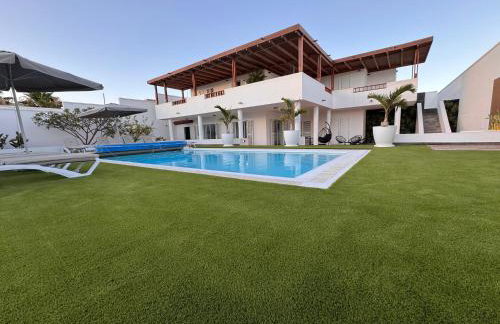 Villa Dedalos - Spacious luxury Villa with heated pool in Puerto Calero - Foto 2