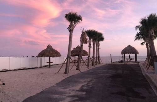 THE SANDCASTLE SUITE! Brand New 2Bedroom in Oceanfront Complex! BE THE FIRST to Visit our Condo Townhome with FREE Parking & Private Garage at Ocean Isles 38 Marathon FL KEYS! SPECIAL PRICING!!! - Foto 59