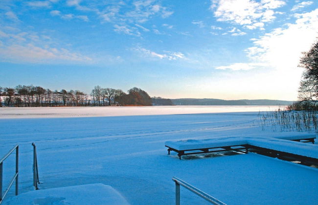 Bungalow am See mit Ruderboot in Klein Labenz - Photo 23