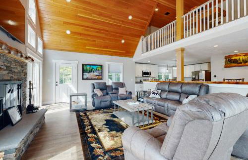 Hilltop Hideaway - Photo 3