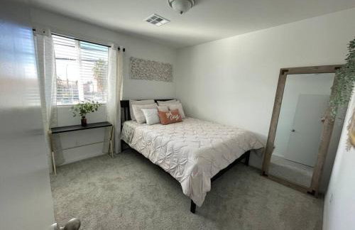 New,and Modern Home close to the strip - Foto 13