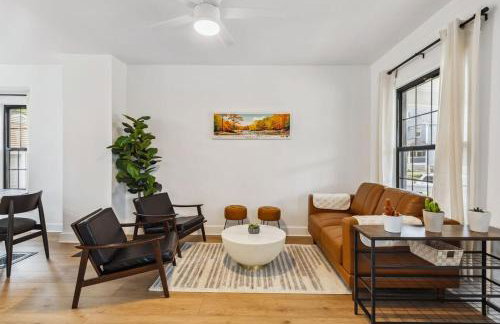 Luxury Olivewood Oasis - 13 mins to Cleveland - Foto 2