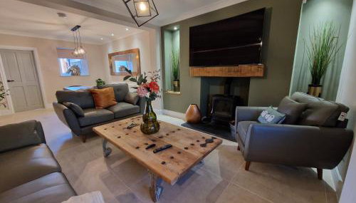 Stylish and Modern 7 Bedroom house near Brecon Beacons - Foto 1