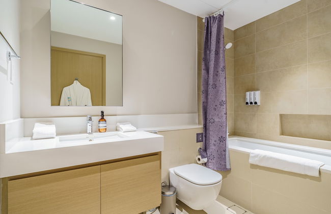 Fancy Apartment With Mesmerizing Canal Views - Photo 36