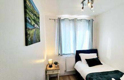 Cosy and spacious Home -Free parking, Free WiFi- sleeps 5 by FINNA Properties Ltd - Foto 24