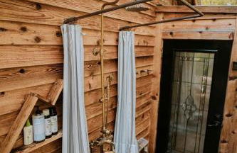 Stunning Pet-Friendly Treehouse for Relaxing Glamping Retreats in North Carolina - Foto 18