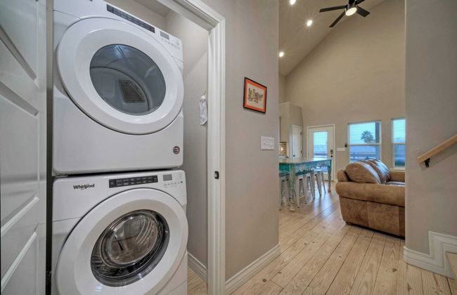 Sleeps 28 2 Homes w/ Boat Dock & Waterfront Pool Laguna Village Haven - Foto 14