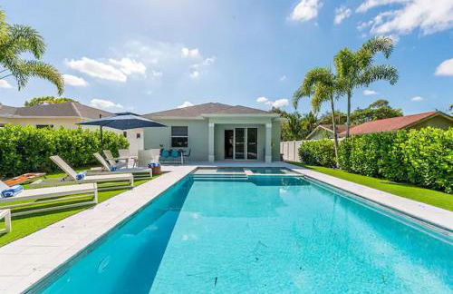 Opulence & Serenity at Our Luxury Home in Jupiter! - Photo 1