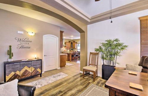 Family Gem in Phoenix with Saltwater Pool and Theater - Foto 9