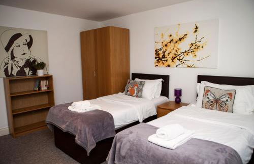 Apt 3, Trafalgar Sq Duplex, 3rd & 4th floor by Indigo Flats - Photo 4