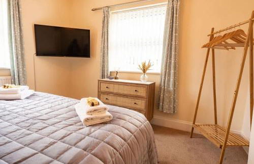 Great 3 bed Handbridge home Sleeps 6 EV Charger - Photo 24