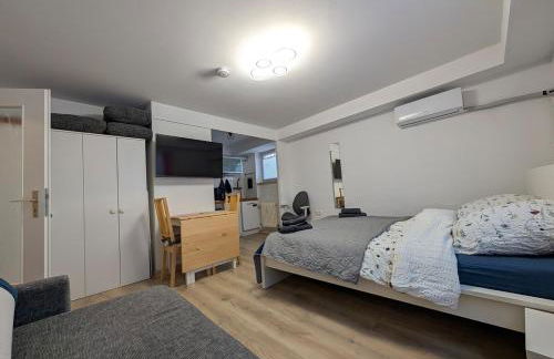 Apartment with AC, full kitchen, self check in, parking, 8 min to SAP campus, Wi Fi - Foto 56