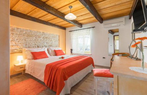 3 Bedroom Nice Home In Plovanija - Foto 36