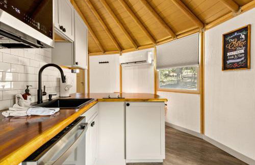 Canyon Family Yurt Cabin - Hot Tub Loft Full Kitchen & Bath - Photo 11