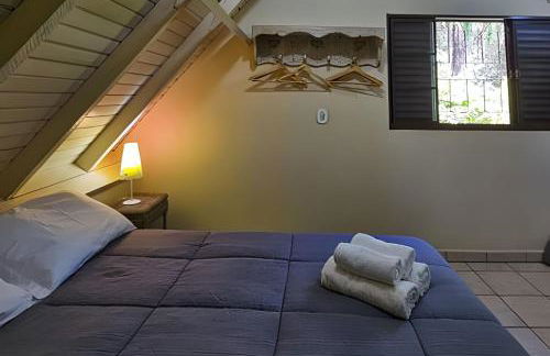 Charme de um típico chalé de campo com lareira. - Foto 25