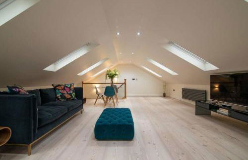 Luxury Coach house next to woodland in Knutsford - Photo 29