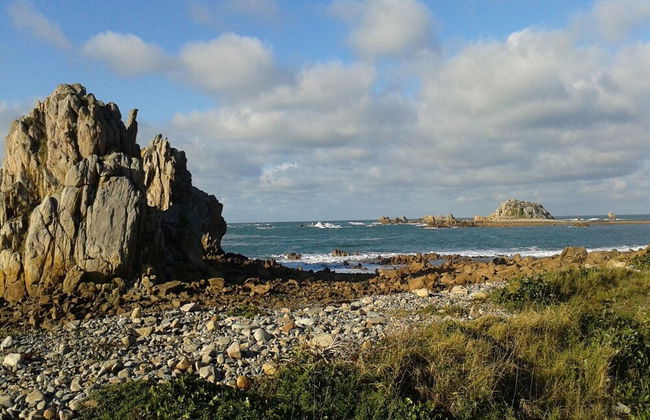 Stone House Near Pink Granite Coast Beaches - Photo 15