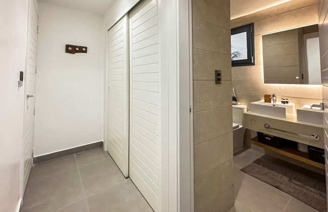 Gorgeous new Beach Apartment - Photo 25