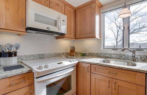 1 Mi to Beach! Family Gloucester Gem with Yard - Foto 8