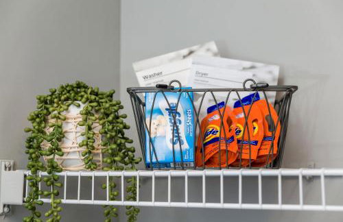 Open Plan Arcade Home with Natural Hardwoods Sleeps 10 - Foto 24