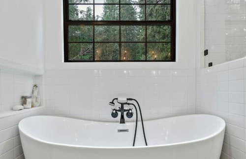 Relaxing Home Among The Redwoods - Dog-Friendly - Photo 17