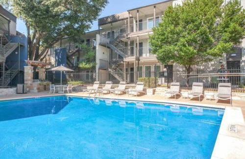 SoLa OASIS 2BR King Suite, Fully Stocked kitchen, Pool & Gym - Foto 4