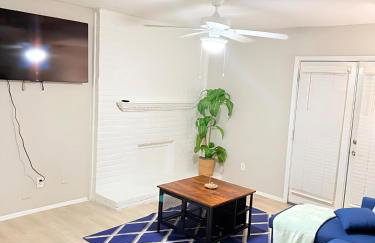 Central 1BR Retreat by Hospital and tollway - Photo 6