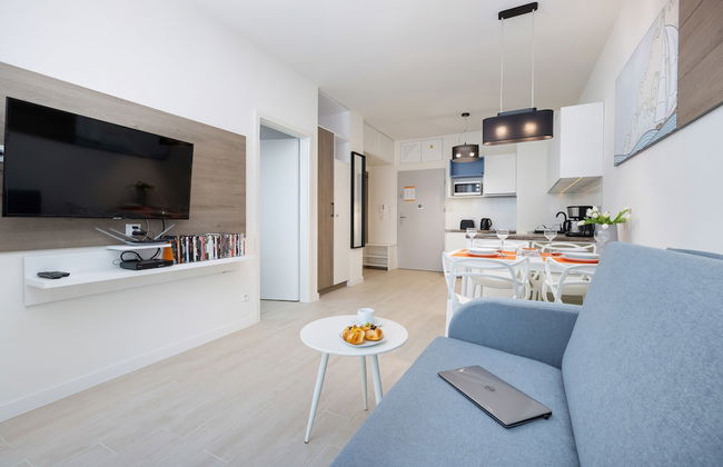 Aquamarina Onyx Apartments by Renters - Photo 21