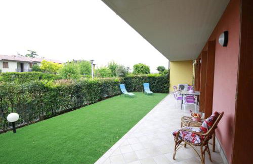 Luminoso Trilocale con Piscina e Giardino privato - Foto 21