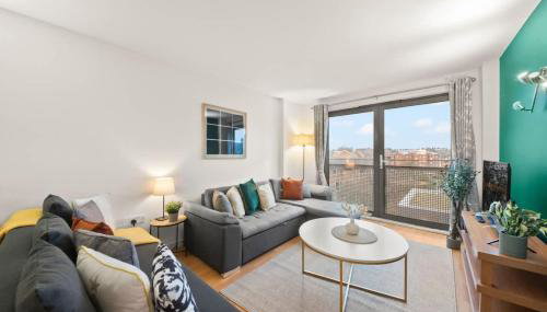 Modern 2 Bed Apartment in Greenwich, 24h Free Parking, Great for Business & Contractors, Sleeps 6 - Photo 3