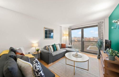Modern 2 Bed Apartment in Greenwich, 24h Free Parking, Great for Business & Contractors, Sleeps 6 - Photo 3